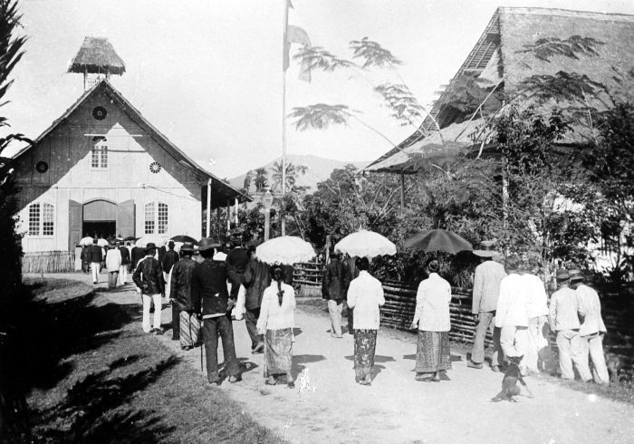 Jemaat gereja di Langoan, 1900-1930.